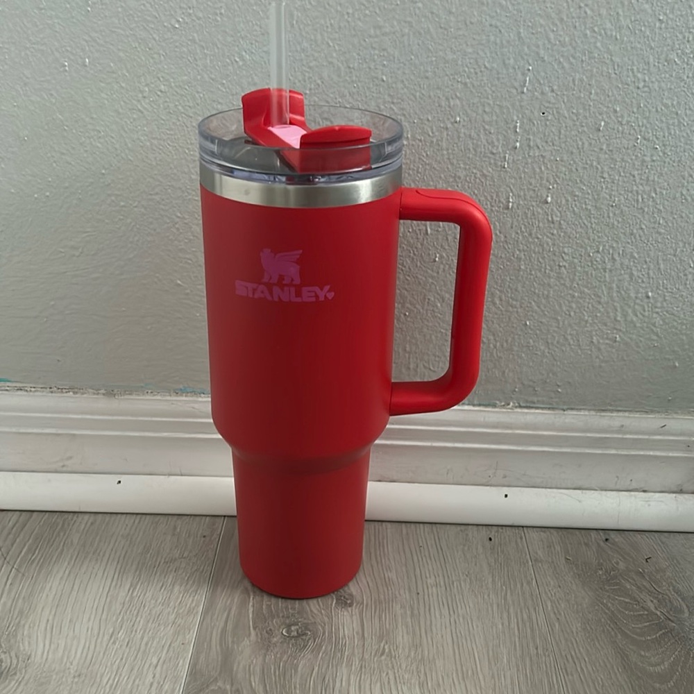 Stanley- 40 oz Quencher H2.0 FlowState Tumbler- red valentine’s day